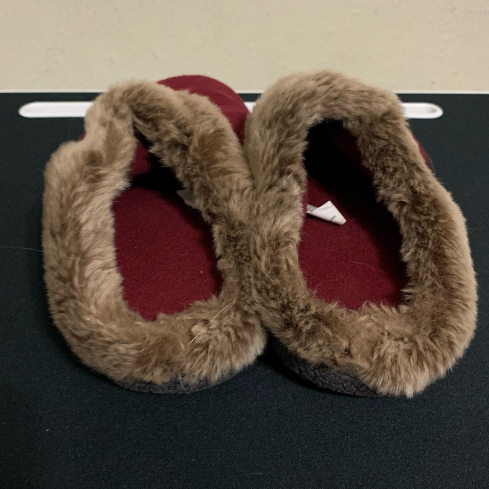 Warm fuzzy slippers - Picture 2 of 2